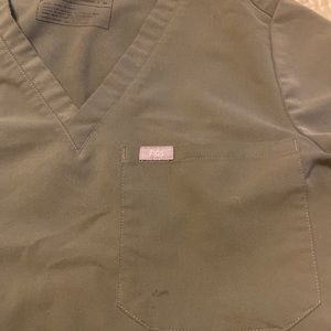 Medium top. Green figs. Small pin mark on pocket.